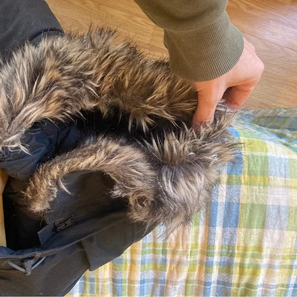 The North Face Coat- super warm, fun BMW logo embroidered, size small - Picture 11 of 11